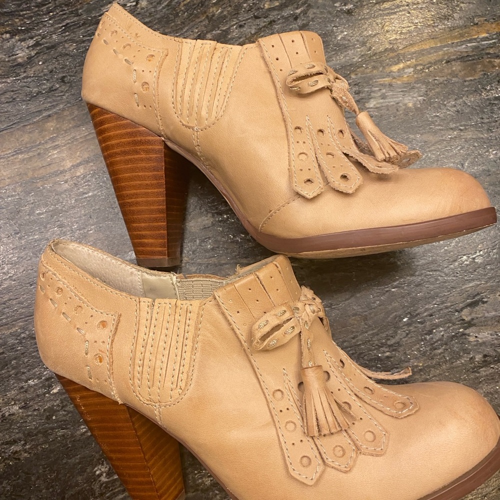 Seychelles Clue Oxford 
Tassel Bootie